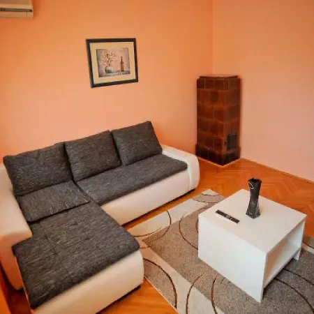 アパート Ivona Centar ザダル