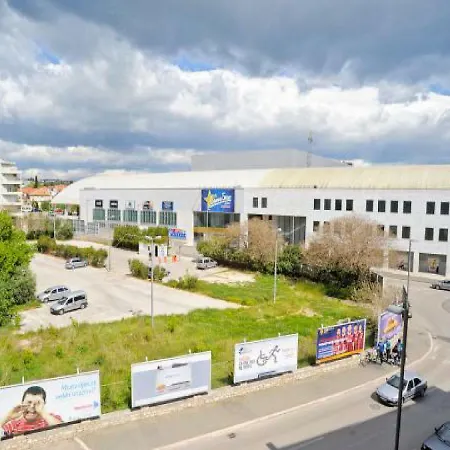 Ivona Centar アパート *